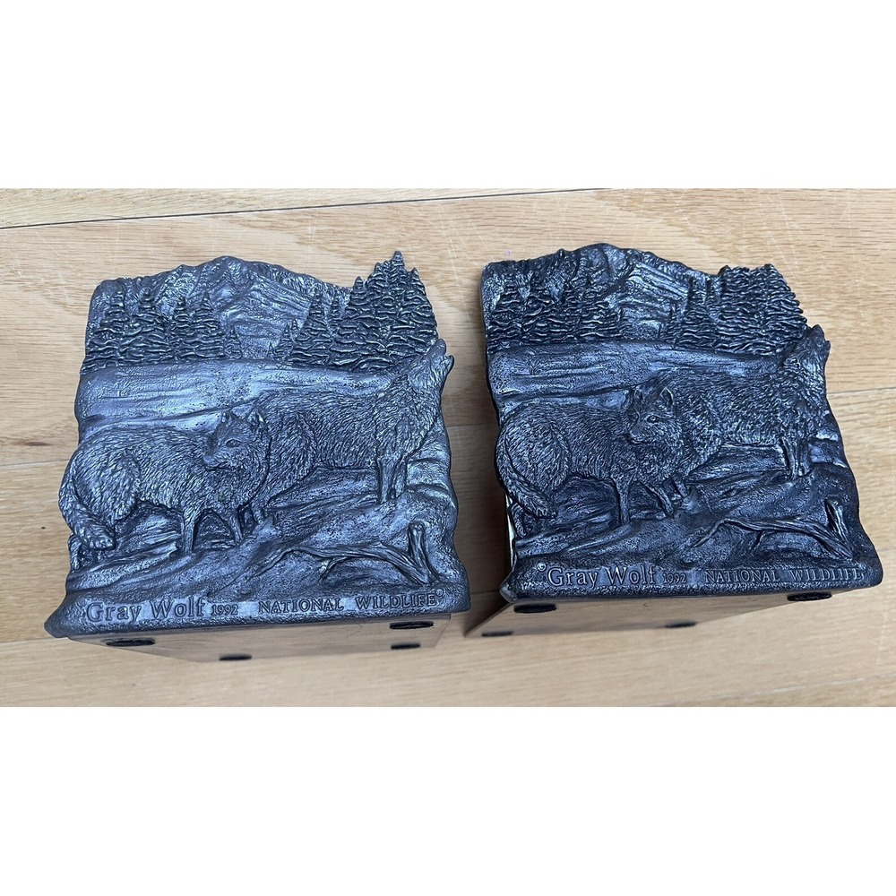 Vintage National Wildlife Federation 1992 Gray Wolf Book Ends Set